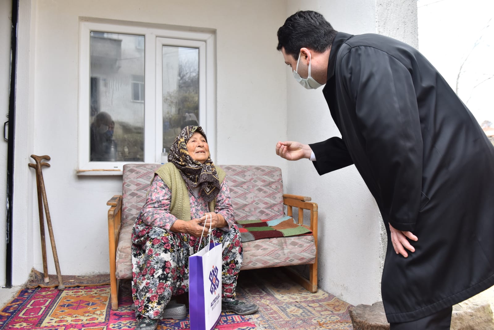 BAŞKAN AVCI HAYIRSEVERLERCE YAPTIRILAN EVLERİ İNCELEDİ
