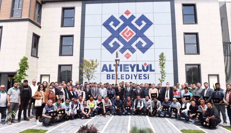 KAHRAMANLAR UNUTULMADI!