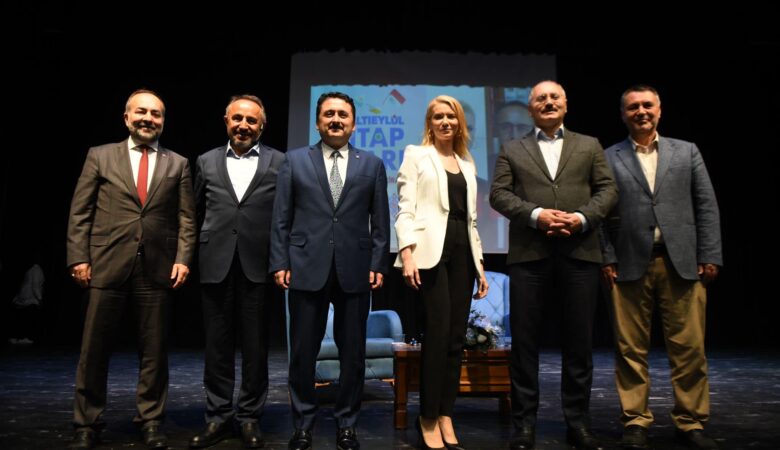 3. ALTIEYLÜL KİTAP FUARI’NDA ‘TARİHTE YOLCULUĞA ÇIKTIK’