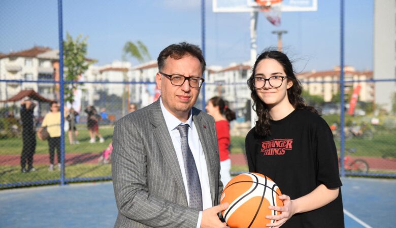 ALTIEYLÜL BELEDİYESİ’NDEN GENÇLİK ŞÖLENİ