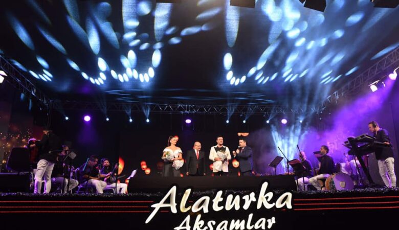 ALTIEYLÜL’DE ZAFER BAYRAMI COŞKUSU