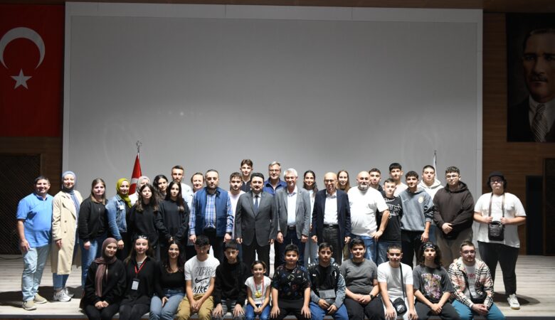 ALMANYA’DAN GELEN GENÇLER ALTIEYLÜL’DE AĞIRLANDI