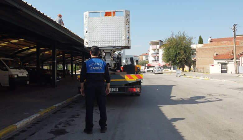 ALTIEYLÜL’DEN KAPALI PAZAR YERLERİNE KIŞ BAKIMI