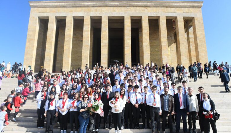 ALTIEYLÜL CUMHURİYETİMİZİN 100. YILINDA 100 ÖĞRENCİ İLE ANITKABİR’DE